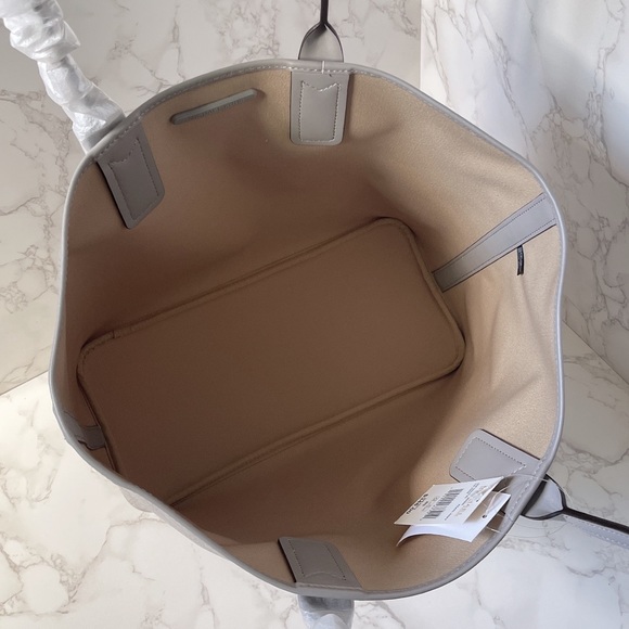 Michael Kors Jodie Large Tote - Picture 8 of 11